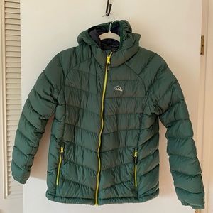 L.L. Bean 650 fill boys down coat with hood Green sz XL 18